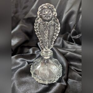 #106. Vintage Clear Glass Perfume Decanter